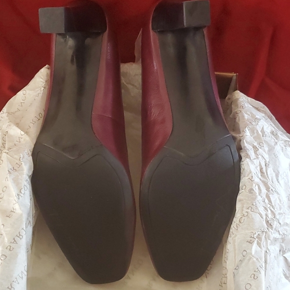 Franco Sarto, Burgundy pump - Picture 3 of 4